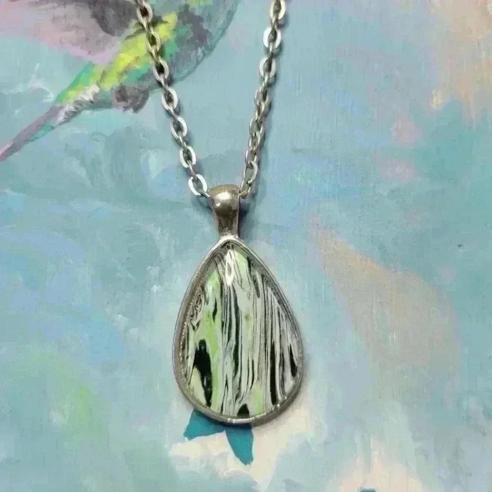 Green and black resin necklace and ring set